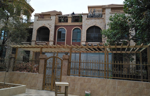 深圳防腐木花架